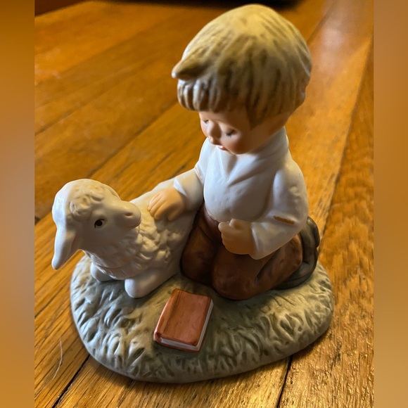 Berta Hummel statue brand new in box. Boy with lamb. So beautiful for a gift ! - Picture 6 of 7
